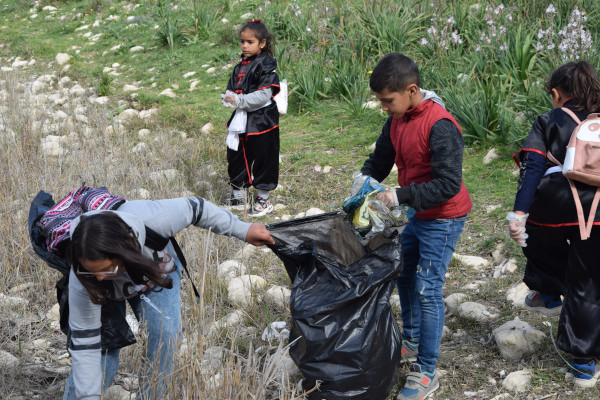 5.Campagne de ramassage de déchets et sensibilisation